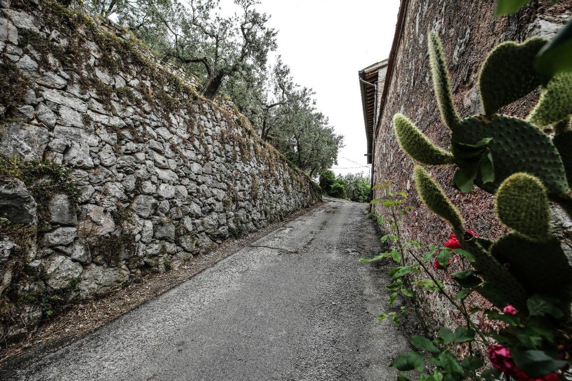 Villa rurale nei pressi Castello Campello sul Clitunno Esterno foto