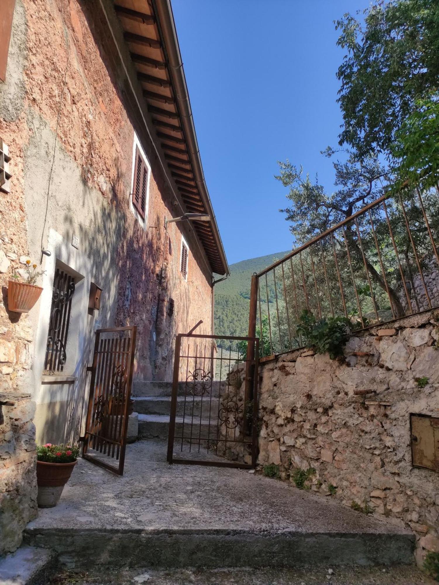 Villa rurale nei pressi Castello Campello sul Clitunno Esterno foto